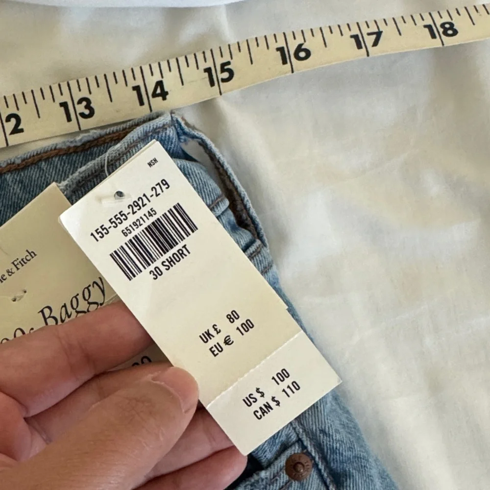 Abercrombie & Fitch 90s Baggy Low Rise women’s Jeans sz 30 short NWT $100 msrp